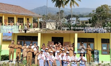 Polisi-Peduli-Pendidikan,-Polsek-Sasitamean-Bekali-Pelajar-dengan-Edukasi-Hukum-dan-Pencegahan-Kenakalan-Remaja