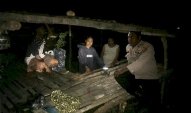 Polsek-Rinhat-Sapa-Warga-pada-Malam-Hari,-Perkuat-Edukasi-Kamtibmas-hingga-ke-Desa