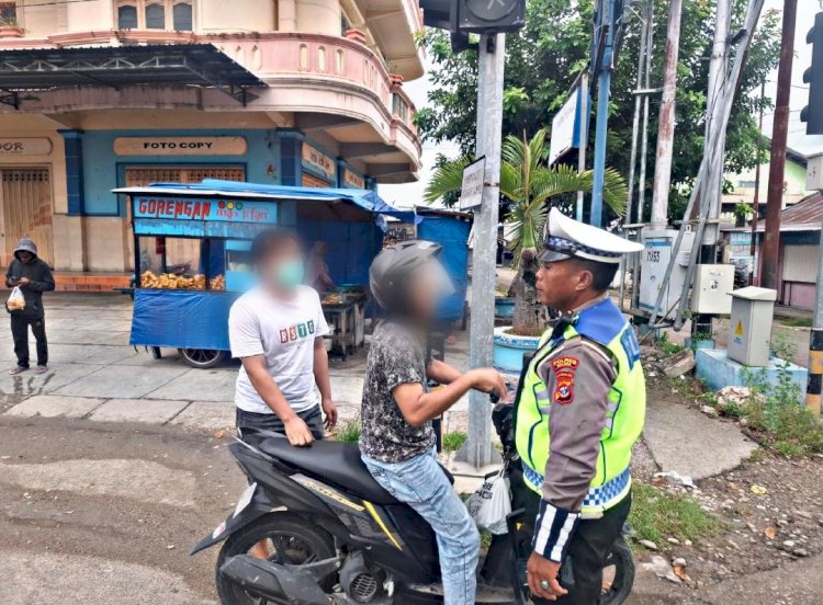 Satlantas Polres Malaka Edukasi Pengendara di Kota Betun, Tekankan Keselamatan Berlalu Lintas