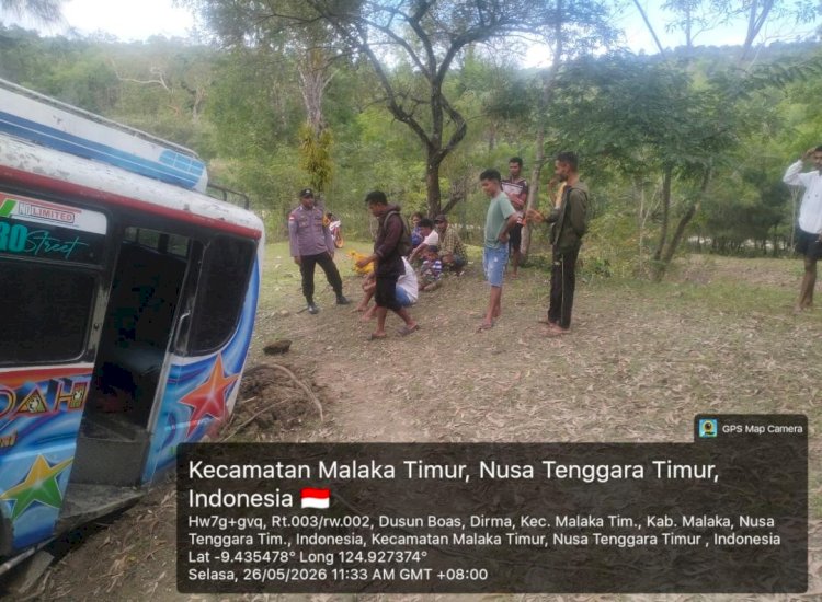 Sigap di Lokasi, Personel Polres Malaka Amankan Kecelakaan Tunggal di Malaka Timur