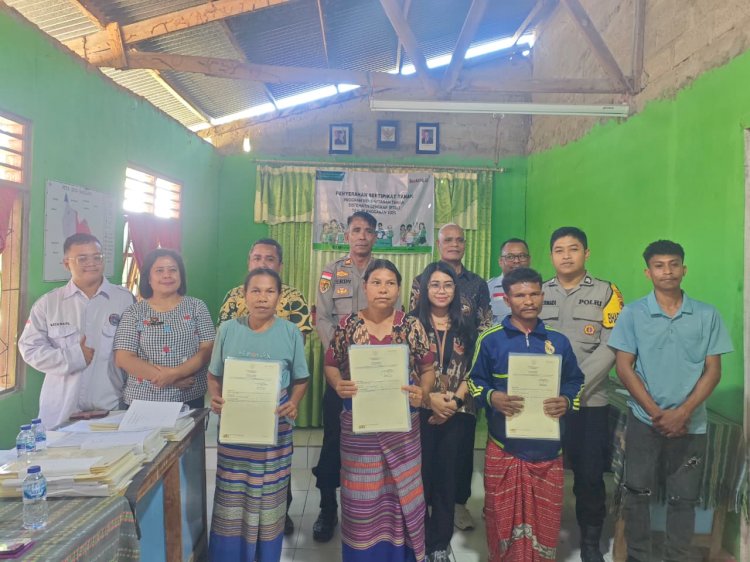 Polsek Malaka Timur Hadiri Penyerahan Sertifikat Tanah PTSL 2026 di Desa Raiulun, Cegah Potensi Sengketa