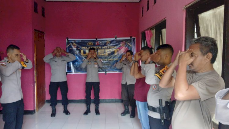 Sidokkes Polres Malaka Berikan Terapi USEFT untuk Tingkatkan Kesehatan Mental Personel Polsek Weliman