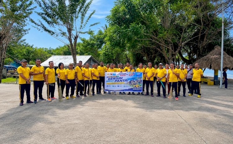 Polres Malaka Peduli Lingkungan, Bakti Sosial Bersihkan Pantai Lo'odik Sambut Hari Bhayangkara ke-80