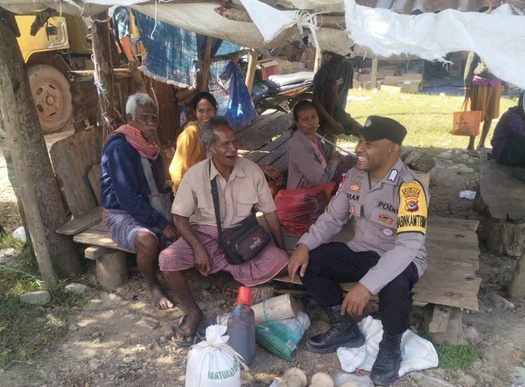 Lewat Senyum dan Canda Bersama Warga, Bhabinkamtibmas Polsek Malaka Timur Perkuat Kedekatan dan Sampaikan Pesan Kamtibmas