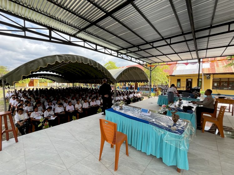 Tanamkan Generasi Bebas Narkoba, Satresnarkoba Polres Malaka Edukasi Peserta MPLS di SMA Negeri Harekakae