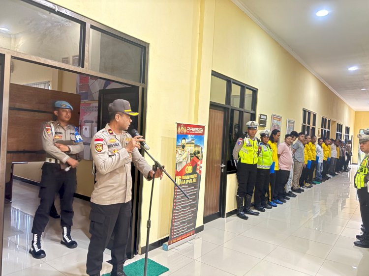 Disiplin Tanpa Batas, Wakapolres Malaka Apresiasi Semangat Personel di Tengah Hujan