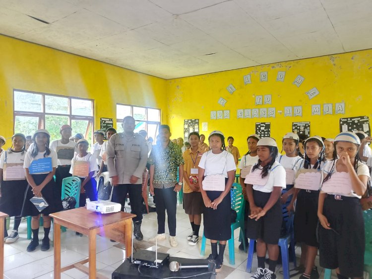 Polsek Laenmanen Bekali Peserta MPLS SMA Katolik Santo Dominggus Rafau dengan Edukasi Bahaya Narkoba dan Tertib Berlalu Lintas