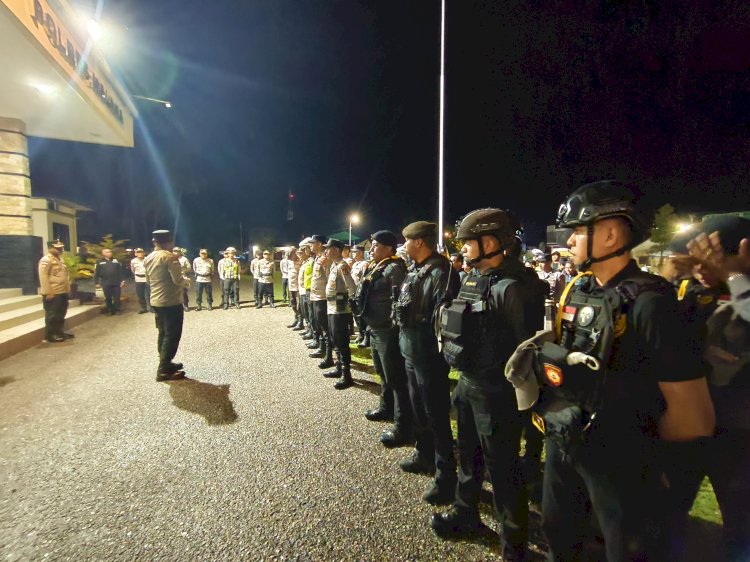 Apel Siaga Malam Minggu, Kapolres Malaka Bangkitkan Semangat dan Dedikasi Personel