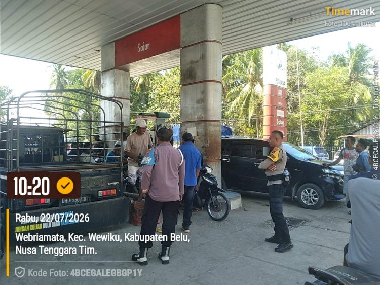 Polsek Wewiku Tertibkan Antrean BBM di APMS Webriamata, Cegah Penimbunan dan Jaga Kondusivitas