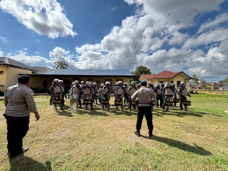 Tingkatkan Profesionalitas dan Kesiapsiagaan, Polres Malaka Gelar Peragaan Dalmas dan Simulasi Penanganan Unjuk Rasa