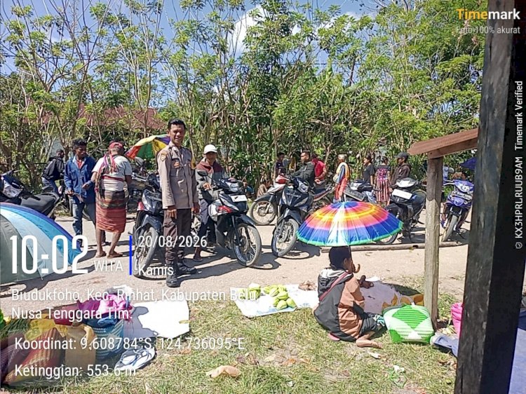 Jaga Keamanan Pasar Mingguan, Polsek Rinhat Hadir Berikan Rasa Aman bagi Masyarakat