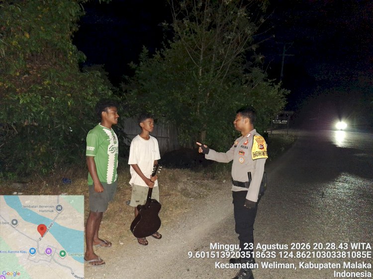Malam Hari, Polisi Susuri Permukiman Warga Weliman untuk Pastikan Situasi Tetap Aman