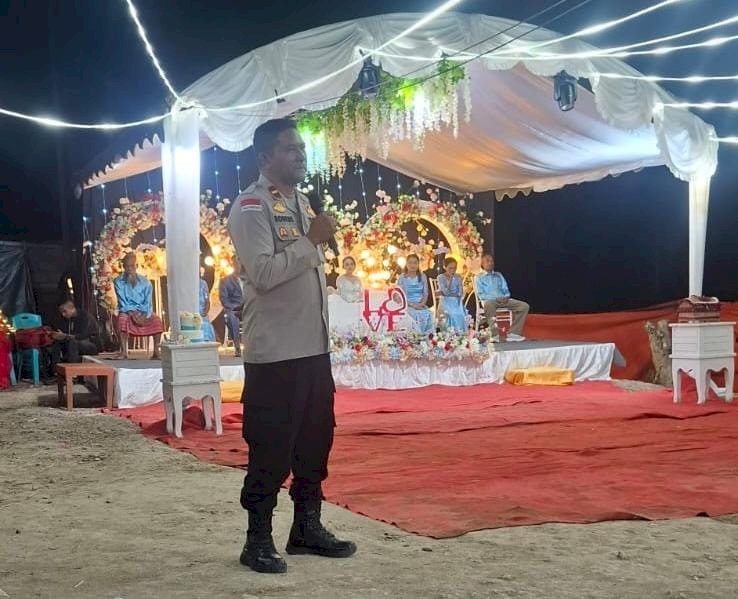 Hadiri Acara Pernikahan Warga, Kapolsek Sasitamean Sampaikan Himbauan Kamtibmas