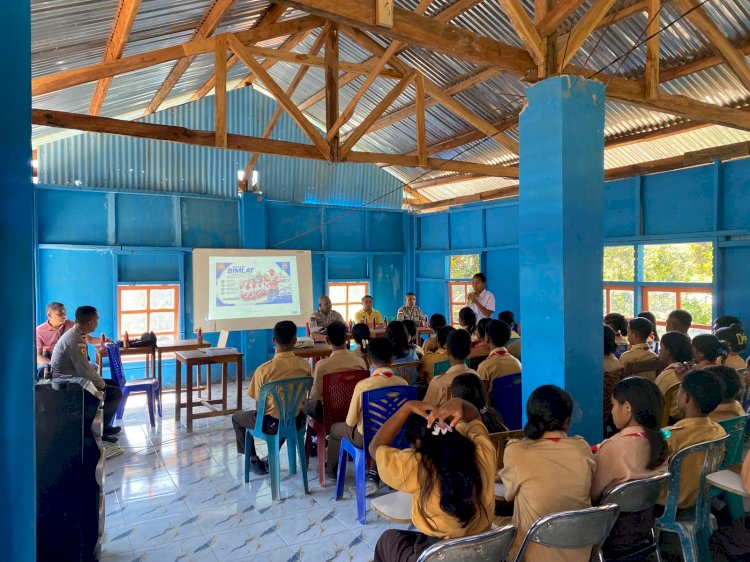 Polres Malaka Kenalkan Bimlat kepada Pelajar SMA Swasta Cendana Boas, Dorong Generasi Muda Siapkan Diri Sejak Dini