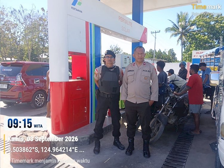 Polsek Kobalima Hadir Kawal Penyaluran BBM, Pastikan Masyarakat Mendapat Pelayanan Secara Tertib