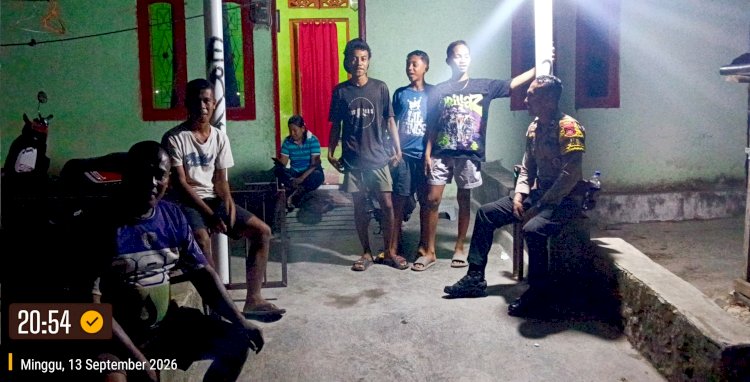 Malam Hari Tetap Nyaman, Bhabinkamtibmas Wewiku Ajak Warga Jaga Keamanan Bersama