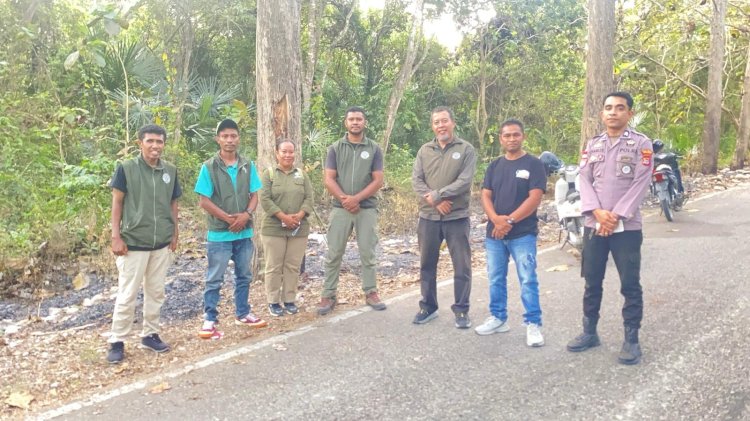 Polsek Malaka Tengah Bersama Kehutanan dan Warga Patroli Hutan Jati Kateri, Cegah Karhutla Sejak Dini