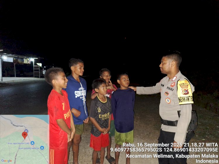 Patroli Dialogis Polsek Weliman, Polisi Sapa Warga dan Anak-Anak di Malam Hari