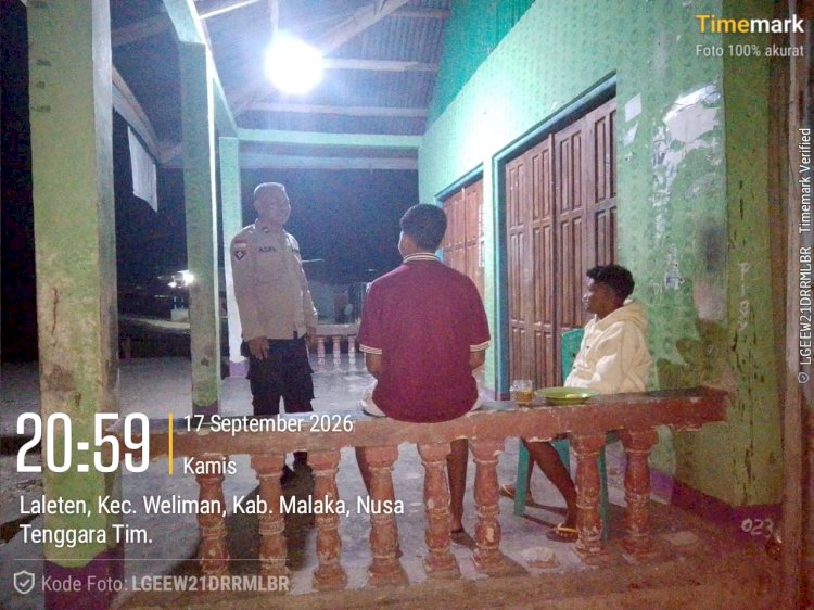 Saat Warga Beristirahat, Polisi Berpatroli Menjaga Weliman Tetap Aman