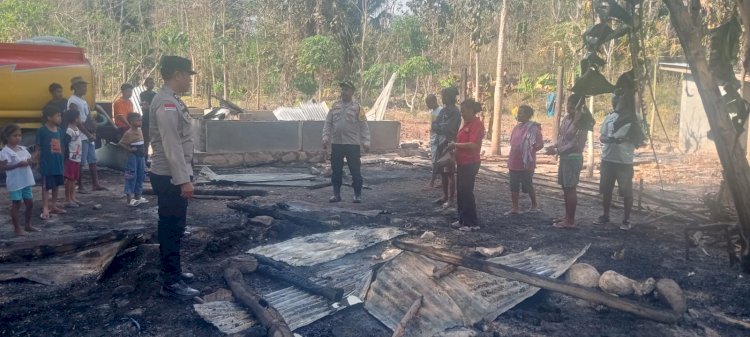 Polsek Malaka Timur Respons Cepat Tangani Kebakaran Rumah Warga di Wemeda
