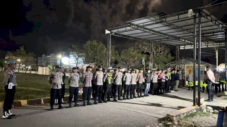 Patroli Malam Ton Siaga 2 Polres Malaka, Polisi Ingatkan Pemuda Hindari Miras dan Gangguan Kamtibmas