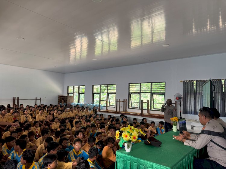 Polres Malaka Sosialisasikan SPMB SMA Kumala Taruna Bhayangkara T.A. 2027/2028 kepada Siswa SMP Sabar Subur Santo Thomas Betun