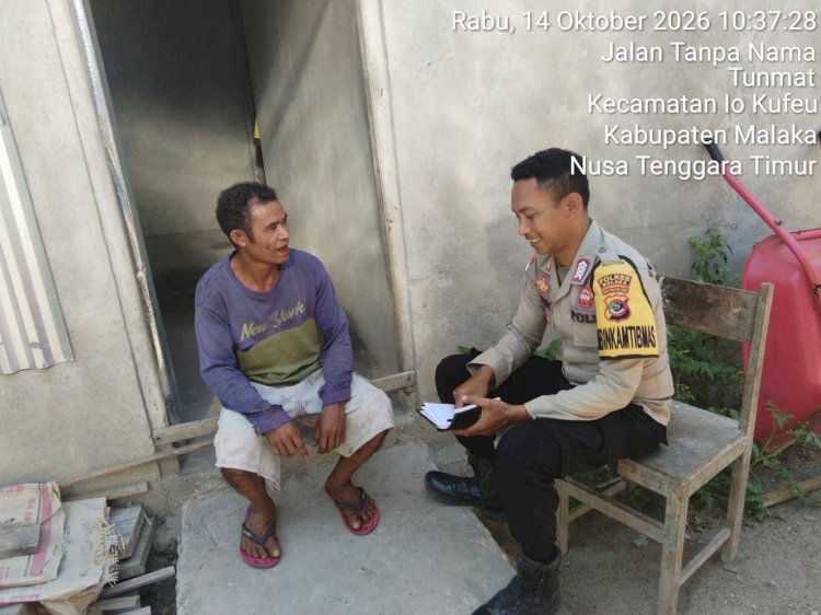 Sambangi Warga Dusun Hoineno, Bhabinkamtibmas Polres Malaka Ajak Masyarakat Jaga Kamtibmas dan Cegah Kebakaran Hutan
