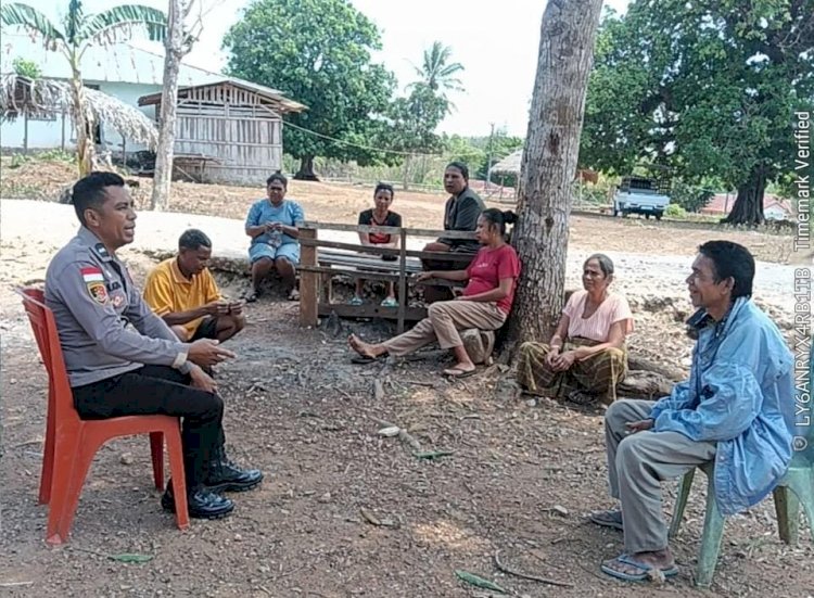 Patroli Siang Polsek Laenmanen, Polri Ajak Warga dan Generasi Muda Jaga Kedamaian di Malaka