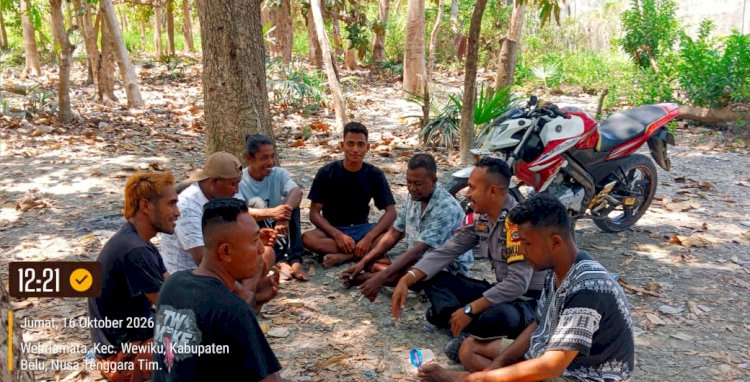 Tanpa Sekat dengan Masyarakat, Bhabinkamtibmas Hadir Membawa Rasa Aman di Desa Halibasar