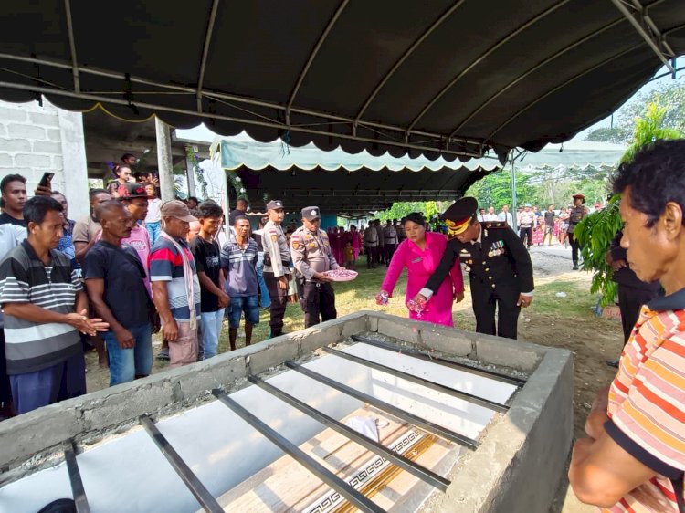 Polres Malaka Berikan Penghormatan Terakhir kepada Purnawirawan Polri dalam Upacara Pemakaman Kedinasan