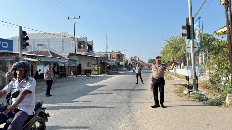 Kapolres Malaka Pimpin Langsung Strong Point Pagi, Pastikan Pelayanan dan Keselamatan Masyarakat di Jalan Raya
