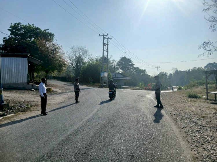 Polres Malaka Hadir di Cabang Webua, Strong Point Pagi Dukung Keselamatan Pengguna Jalan
