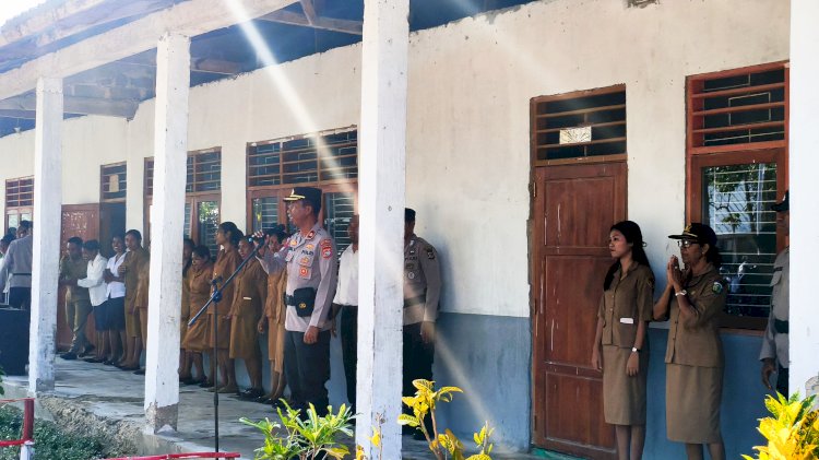Polisi Peduli Pendidikan, Wakapolres Malaka Hadir di SMA Plus St. Albertus Agung Weleun, Tanamkan Disiplin dan Semangat Kebangsaan