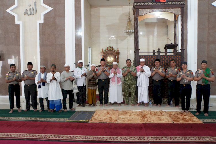 Kapolda NTT Gelar Jumat Keliling, Sapa Masyarakat, Sampaikan Pesan Kamtibmas dan Bagikan Jumat Berkah